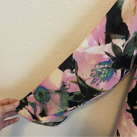 Collective Concepts Floral Blouse Medium - Picture 5 of 6